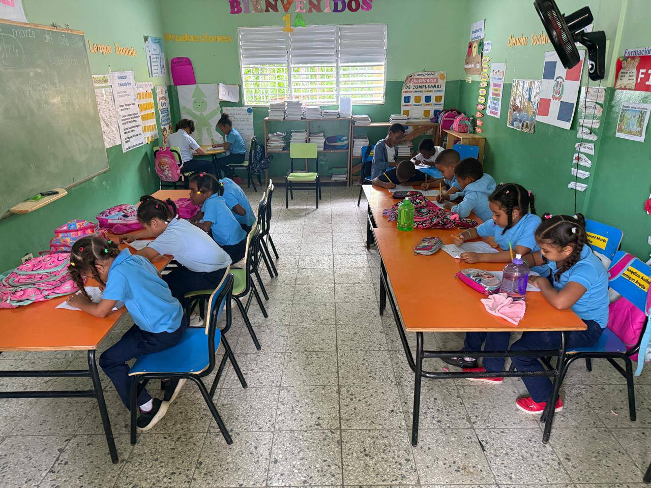 Estudiantes en la Escuela Las Canas